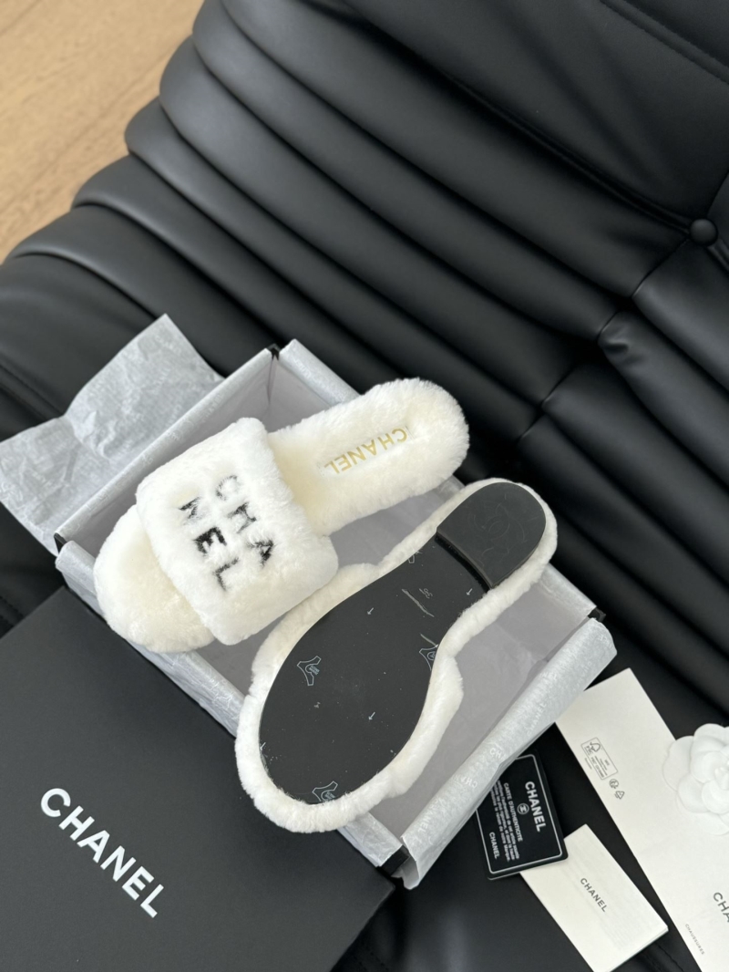 Ch**el slippers